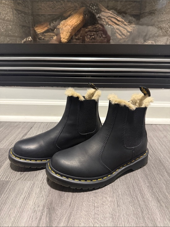 Dr. Martens Shoes - Dr. Martens Black Leather Chelsea Boots with Cream Faux Fur Trim